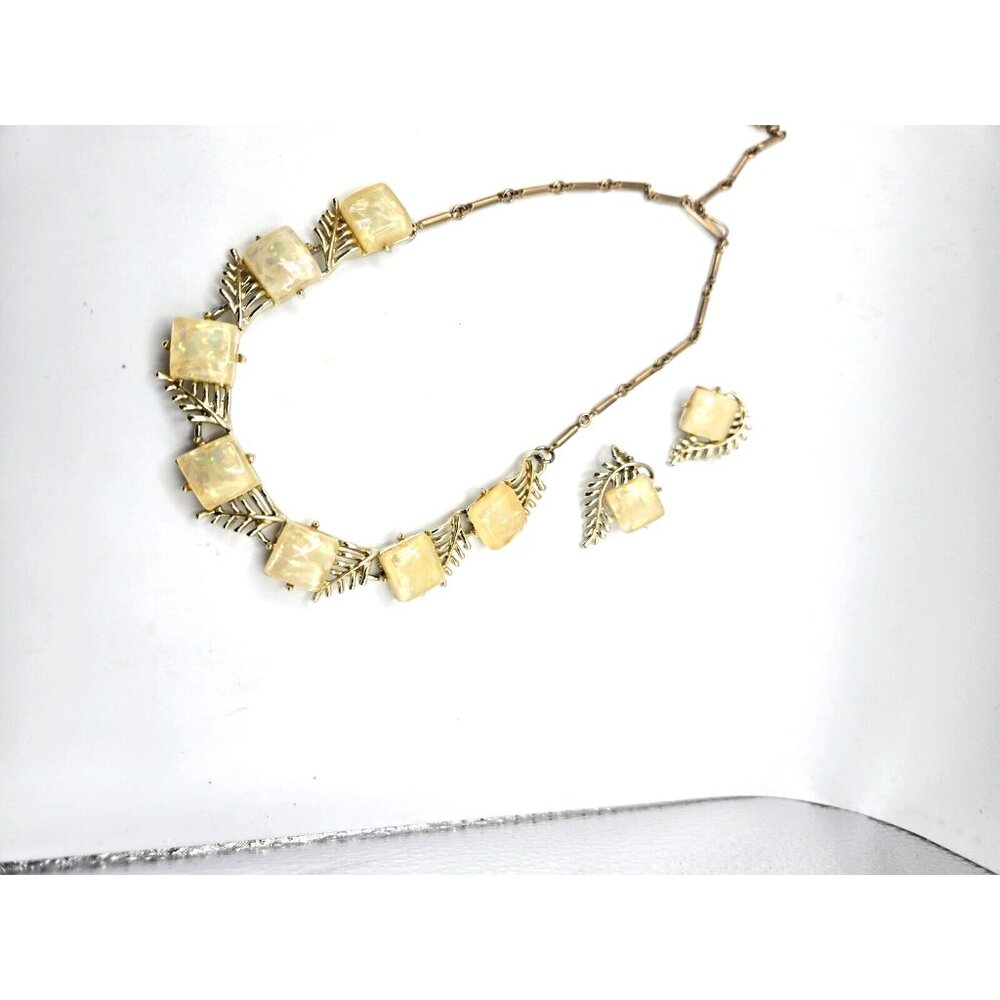 Vintage CORO Demi Parure Pale gold Confetti Thermoset Necklace Bracelet Earring - Picture 5 of 14